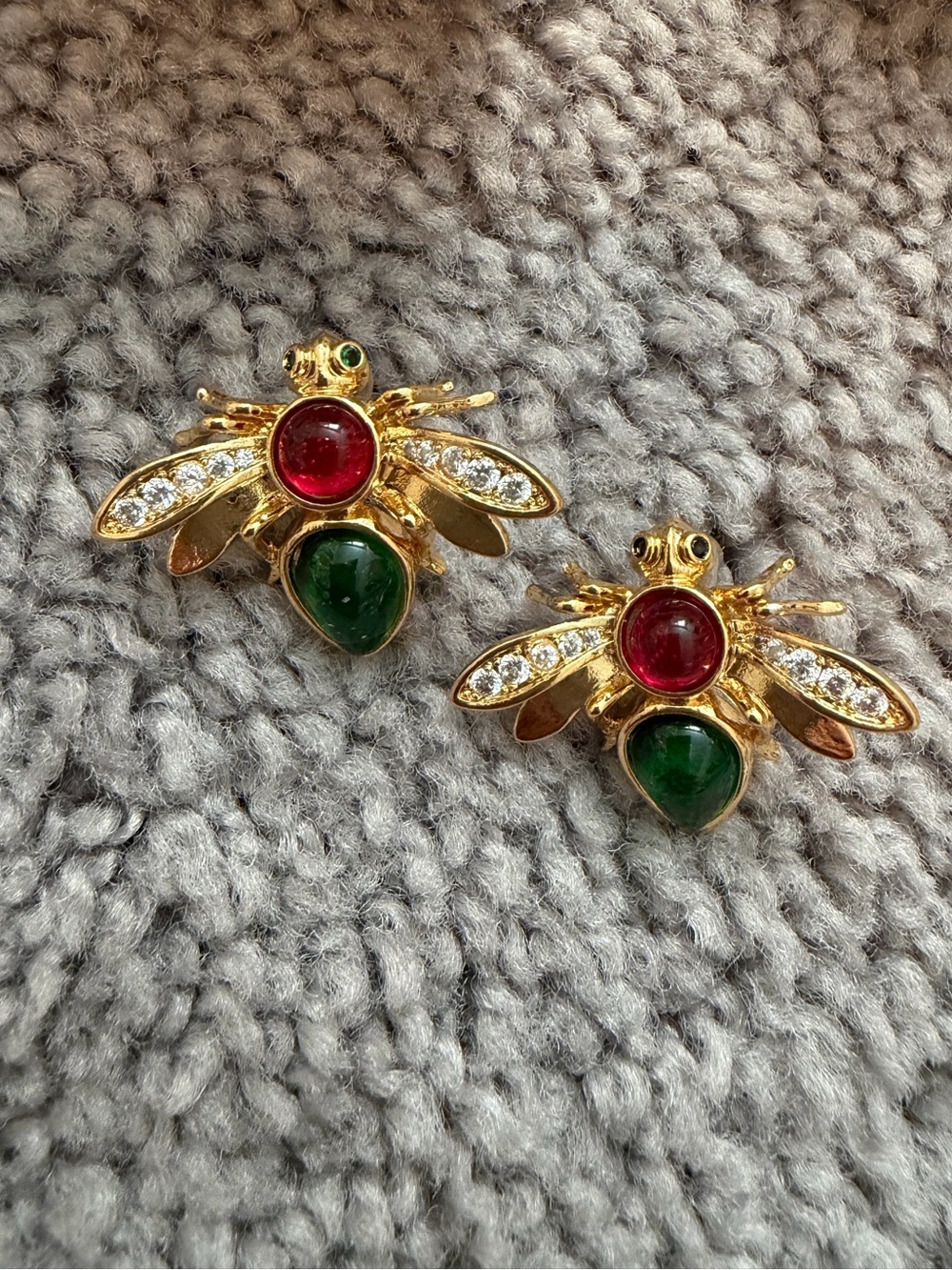 KOVONCHY vintage boutique 1980's BEE stud pierced earrings
